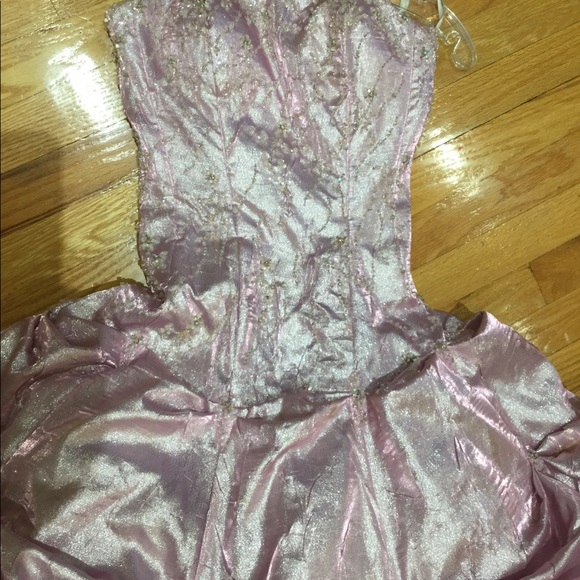 Gown - Picture 4 of 8